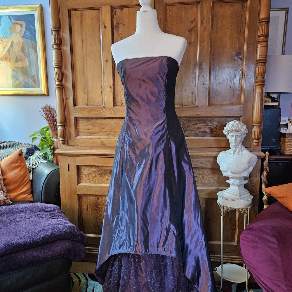 Jessica Mcclintock Elegant Strapless Dark Purple Prom Gown With Rhinestone Trim.